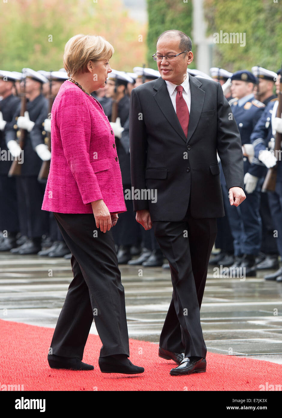 Berlin, Germany. 19th Sep, 2014. German Chancellor Angela Merkel (R) welcomes the Philippine President Benigno Aquino III with military honors outside of the Federal Chancellery in Berlin, Germany, 19 September 2014. Credit:  dpa picture alliance/Alamy Live News Stock Photo