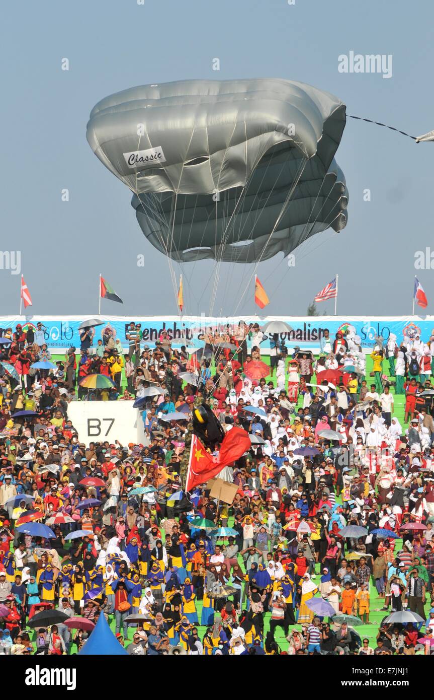Parachutist landing china hi-res stock photography and images - Alamy