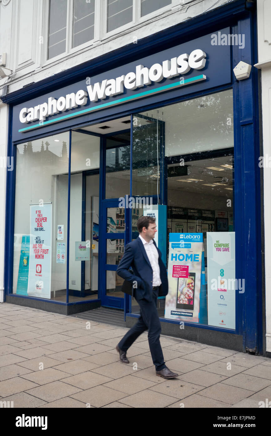Man walking past Carphone Warehouse high mobile phone retailer on Princes Street, Edinburgh Stock Photo