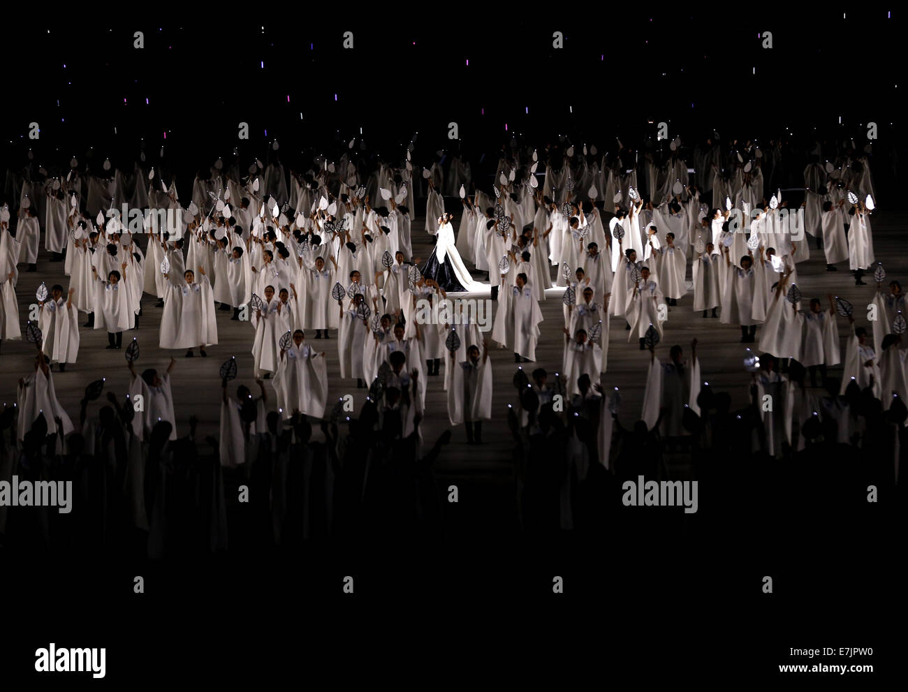 Incheon, South Korea. 19th Sep, 2014. Actors perform during the opening ceremony of the 17th Asian Games in Incheon, South Korea, Sept. 19, 2014. Credit: Fei Maohua/Xinhua/Alamy Live News Stock Photo