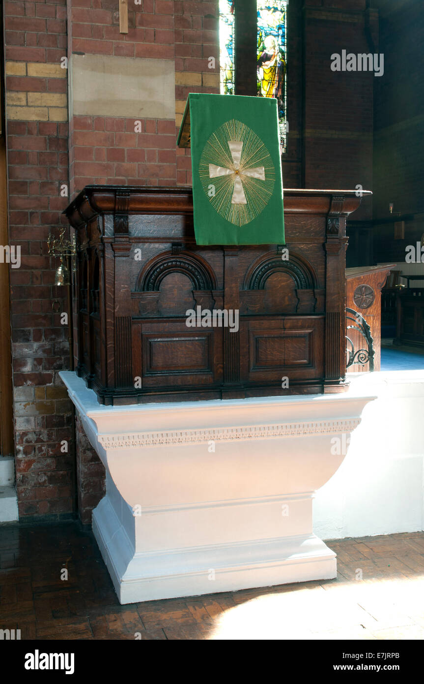 The pulpit, St. Thomas the Apostle Church, South Wigston, Leicester
