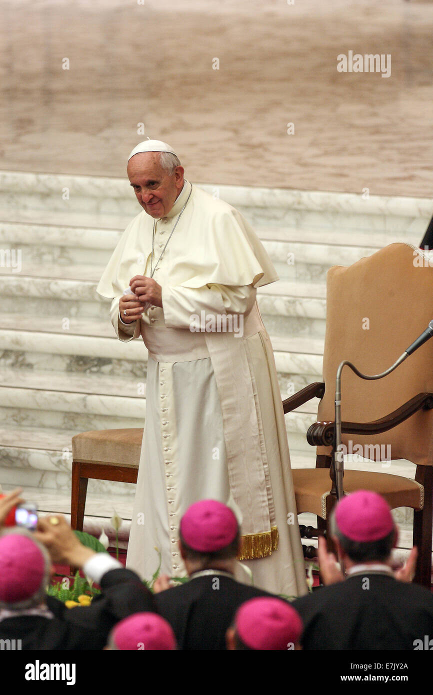 Vatican City 19th September 2014  Paul VI Hall: Pope Francis with the participants in the International Meeting organized by the Pontifical Council for Promoting the New Evangelization Credit:  Realy Easy Star/Alamy Live News Stock Photo