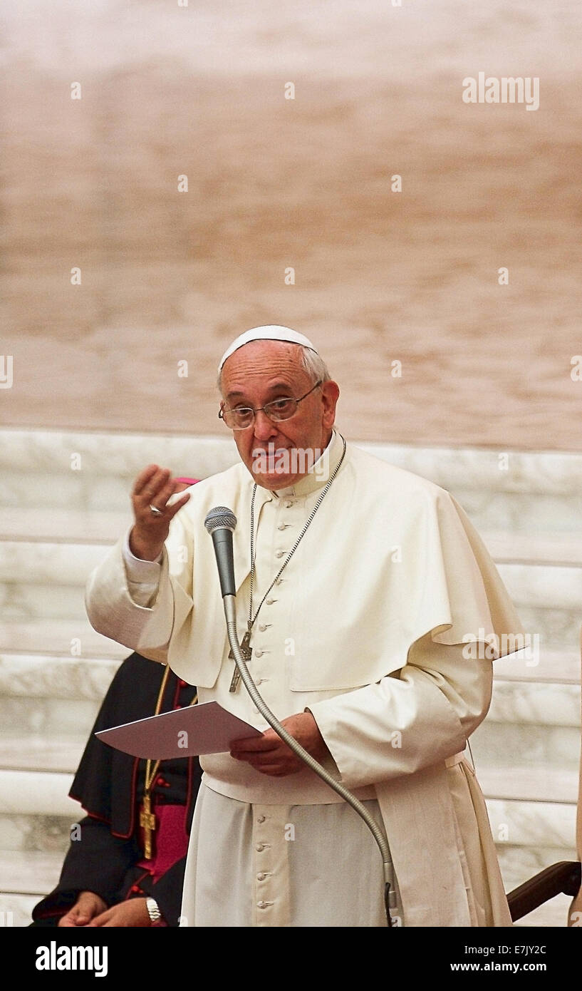 Vatican City 19th September 2014  Paul VI Hall: Pope Francis with the participants in the International Meeting organized by the Pontifical Council for Promoting the New Evangelization Credit:  Realy Easy Star/Alamy Live News Stock Photo