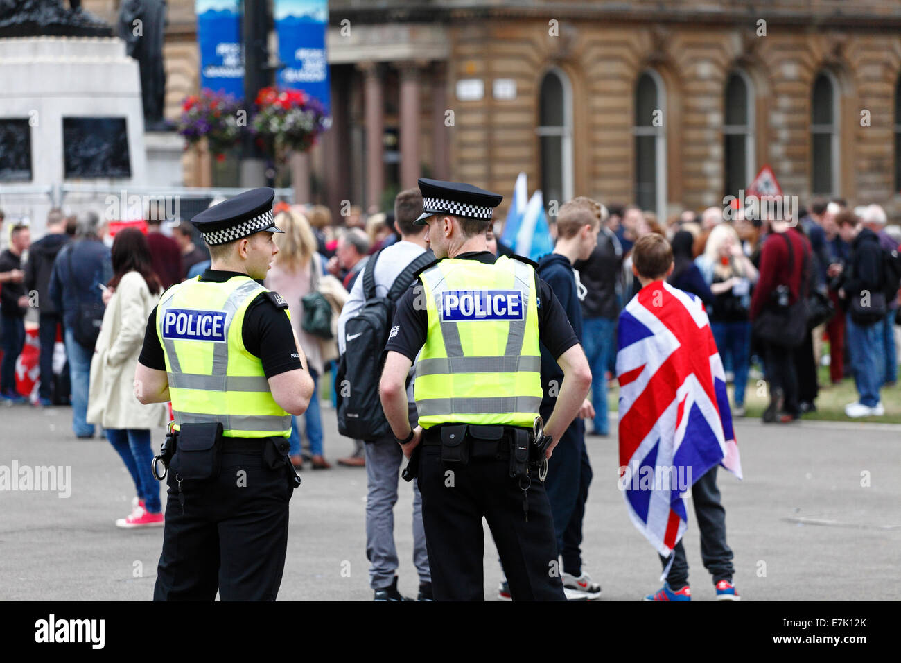 George Square, Glasgow, Scotland, UK, Friday, 19th September, 2014. On the day after Scotland Voted No in the Independence Referendum, Police Officers observe people gathering on George Square in Glasgow city centre. Stock Photo
