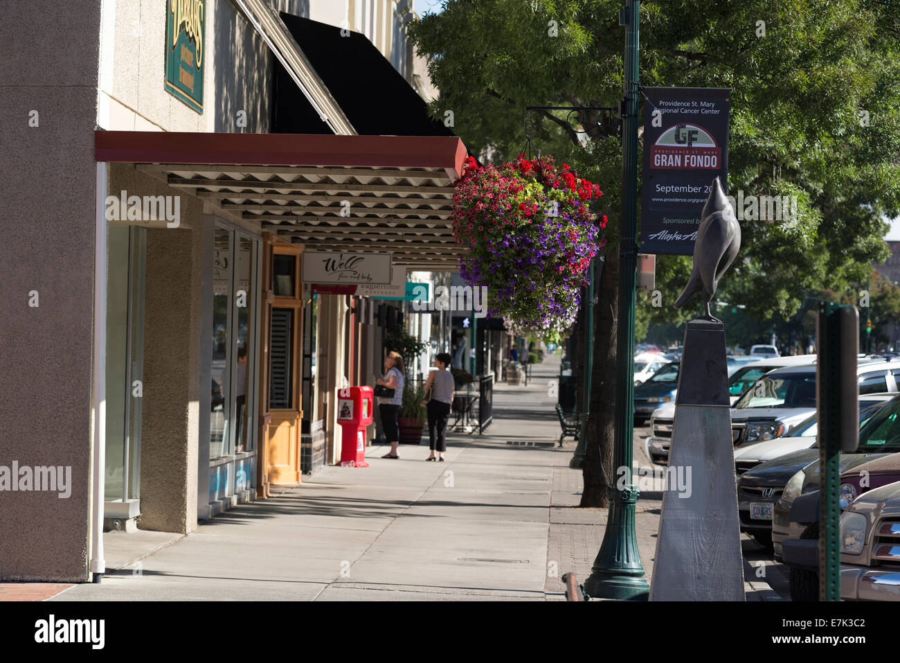 Window shopping in downtown Walla Walla, Washington Stock Photo Alamy