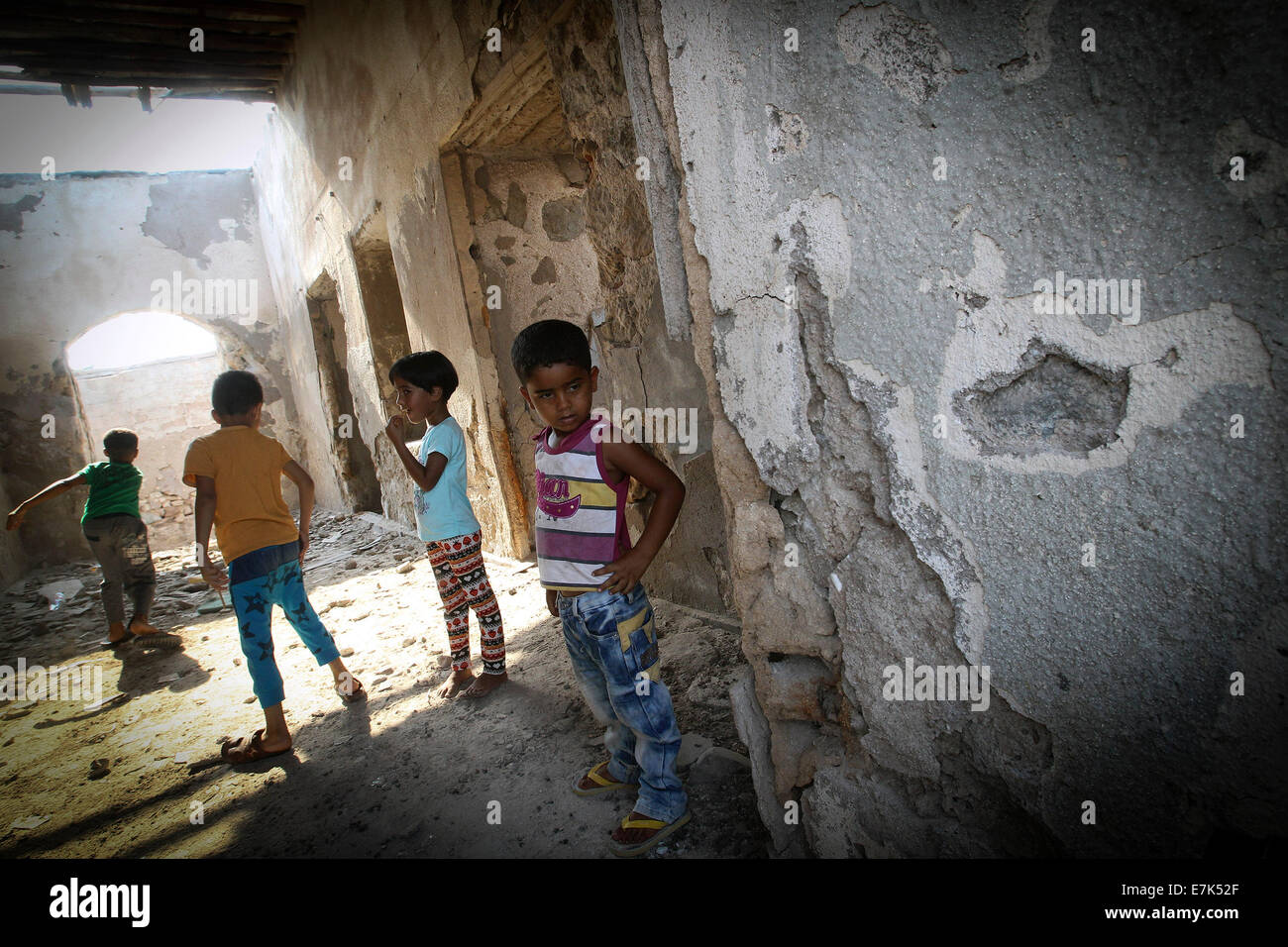 Hormoz Island. 19th Sep, 2014. Iranian children play in a house on the Hormoz Island in south Iran, Sept. 19, 2014. © Ahmad Halabisaz/Xinhua/Alamy Live News Stock Photo