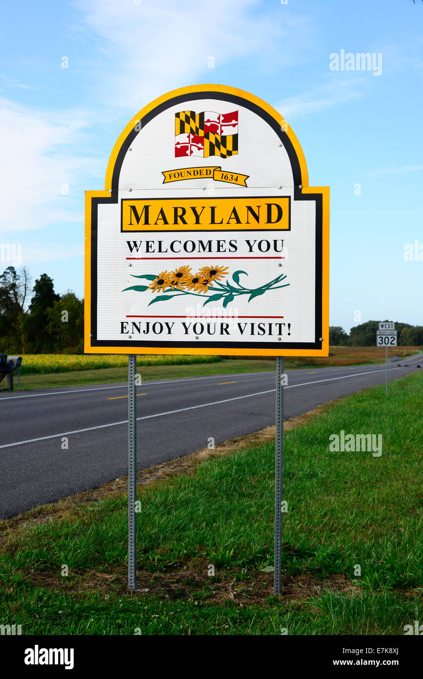 to Maryland road sign entering the state Stock Photo Alamy