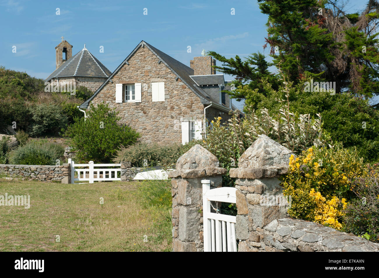 Traditional homes made from natural rock on Grand-Île, largest of the Chausey Islands, Normandie, France Stock Photo