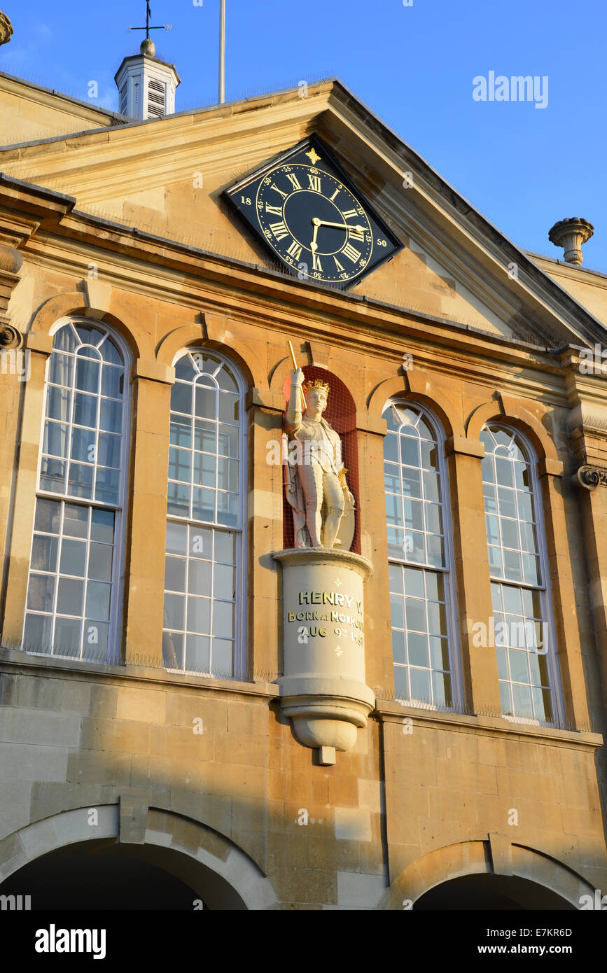 Henry V statue on 18th century Shire Hall, Agincourt Square, Monmouth, Monmouthshire, Wales, United Kingdom Stock Photo