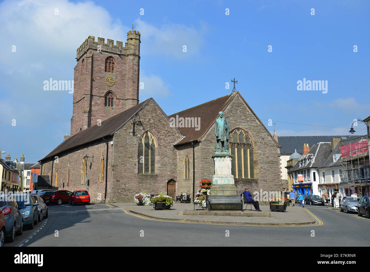 St. Mary's Church and Duke of Wellington statue, St Mary St., Brecon, Brecon Beacons National Park, Powys, Wales, United Kingdom Stock Photo