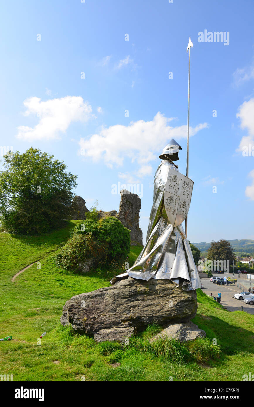 Monument to Llewelyn ap Gruffydd Fychan by Llandovery Castle, Llandovery (Llanymddyfri), Carmarthenshire, Wales, United Kingdom Stock Photo