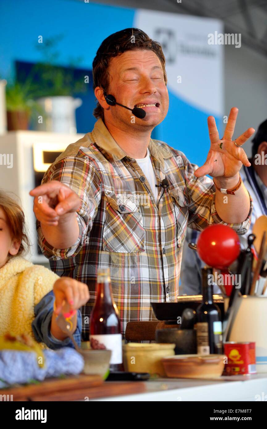 Jamie Oliver cooking demo in The Big Kitchen at the big feastival held at Alex James? farm near Kingham, Oxfordshire 01/09/2012 Stock Photo