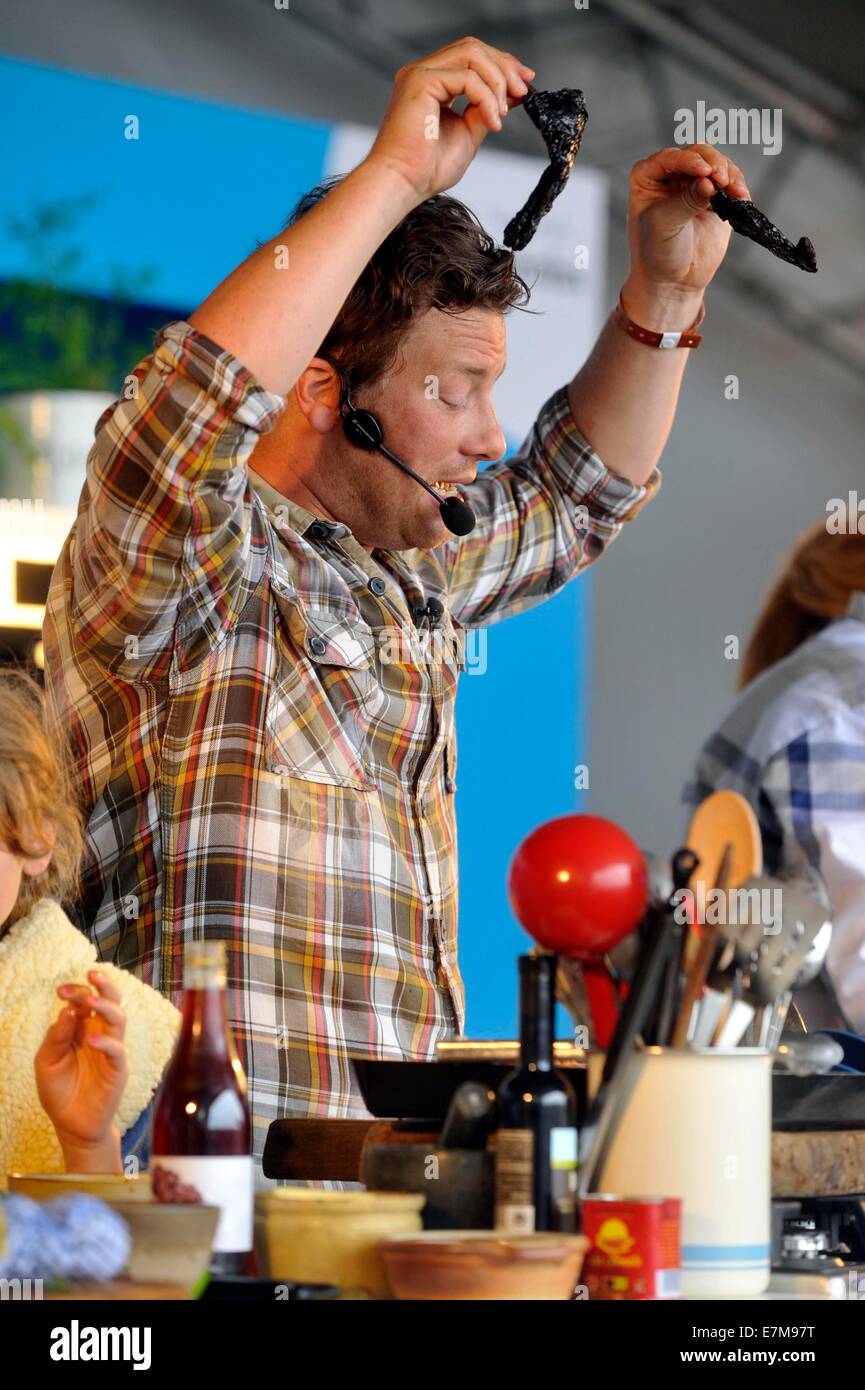 Jamie Oliver cooking demo in The Big Kitchen at the big feastival held at Alex James? farm near Kingham, Oxfordshire 01/09/20122 Stock Photo