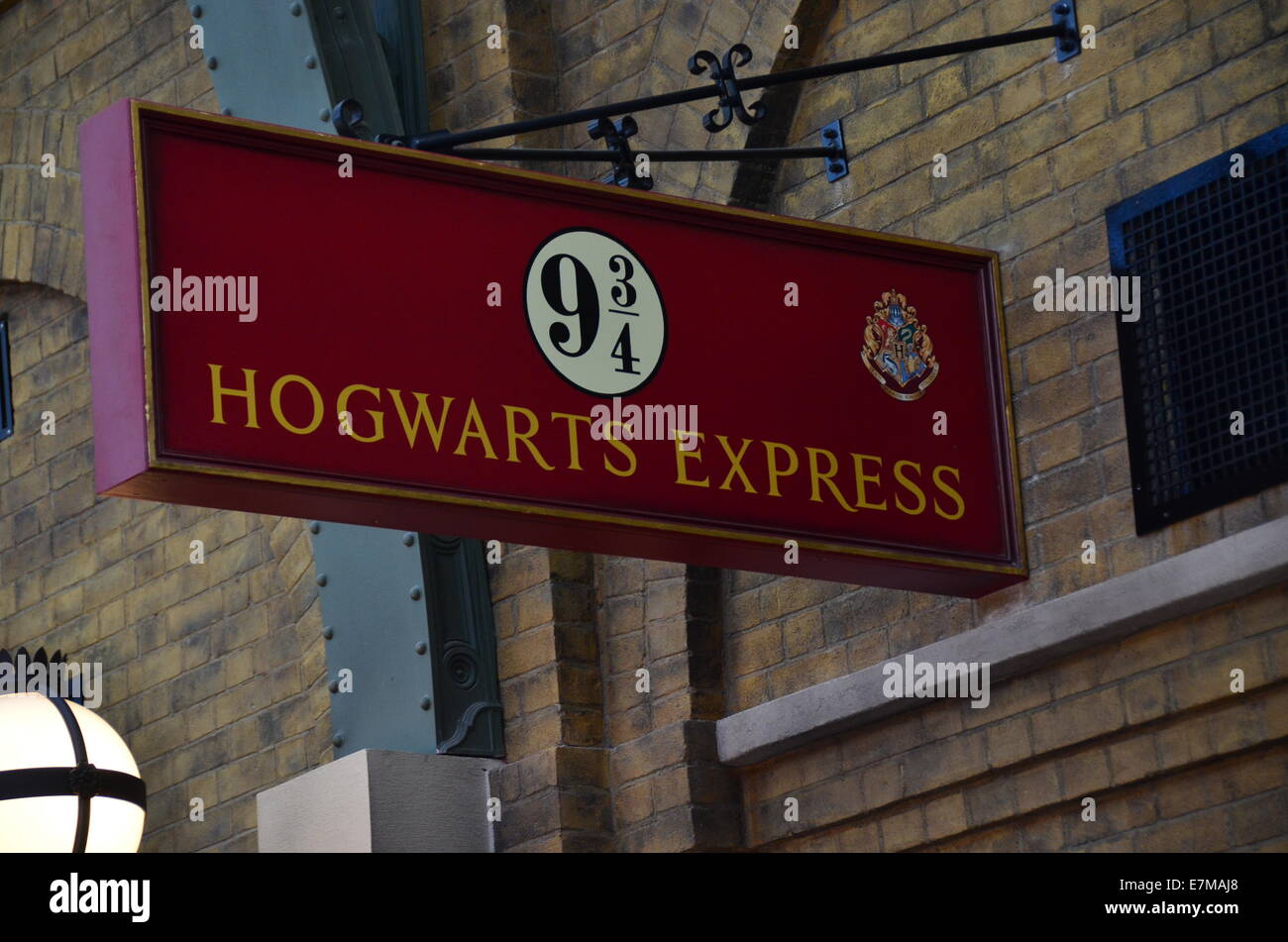 Hogwarts Express Ride Diagon Alley At The Wizarding World Of Harry