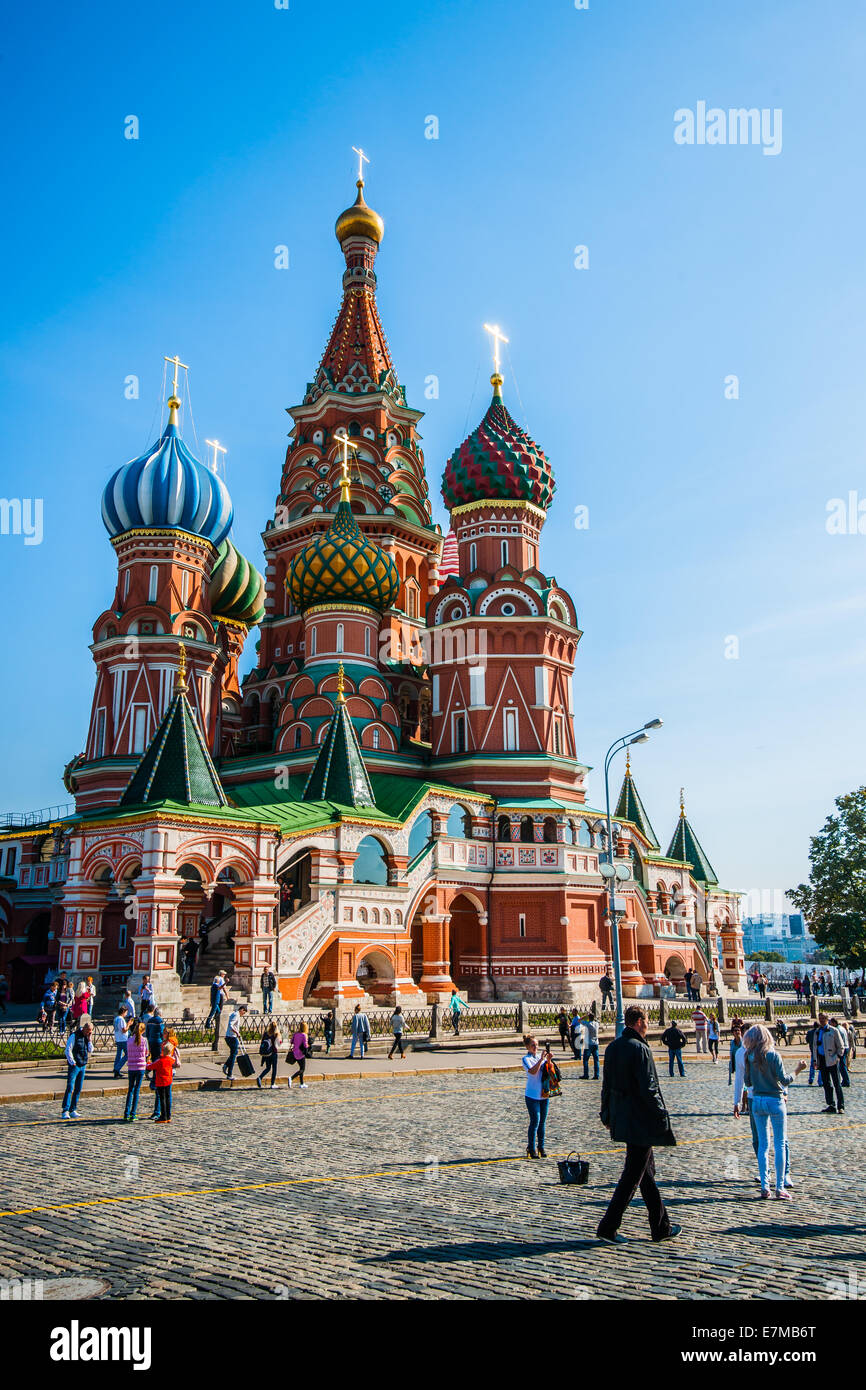 Moscow, Russia. Saturday, Sept. 20th, 2014. Weather: Sunny September days in Moscow. People enjoy the last warmth of the season. People take photos on Red Square against the background of St. Basil's cathedral. Credit:  Alex's Pictures/Alamy Live News Stock Photo