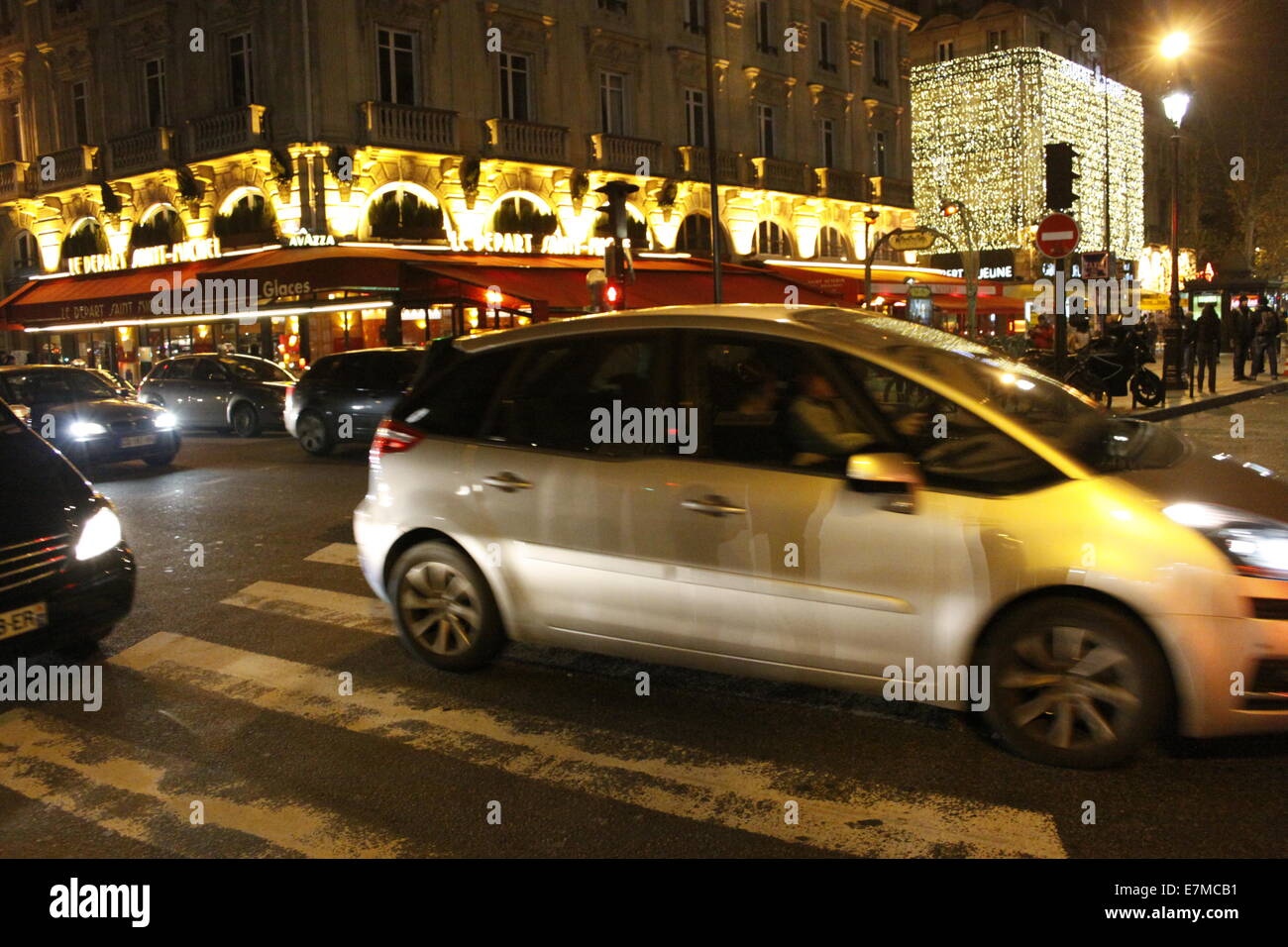 Street scene by night in the city of Paris near Notre-Dame de Paris ...