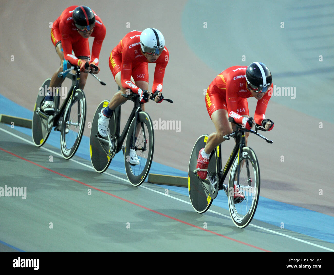Incheon, South Korea. 21st Sep, 2014. Qin Hailu, Shi Tao and Liu Hao (R to L) of China compete during the men's team pursuit finals of cycling track competition at the 17th Asian Games in Incheon, South Korea, Sept. 21, 2014. Chinese team won the gold medal. Credit:  Lo Ping Fai/Xinhua/Alamy Live News Stock Photo