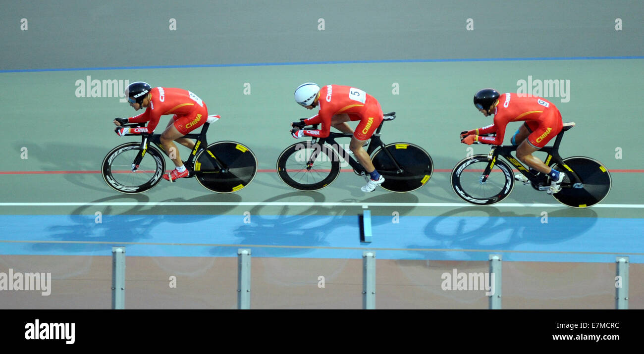 Incheon, South Korea. 21st Sep, 2014. Qin Hailu, Shi Tao and Liu Hao (L to R)of China compete during the men's team pursuit finals of cycling track competition at the 17th Asian Games in Incheon, South Korea, Sept. 21, 2014. Chinese team won the gold medal. Credit:  Lo Ping Fai/Xinhua/Alamy Live News Stock Photo