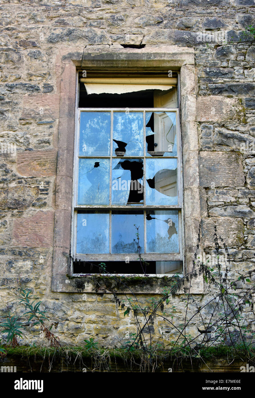 Broken window. Eastend House, Carmichael Estate, South Lanarkshire, Scotland, United Kingdom, Europe. Stock Photo