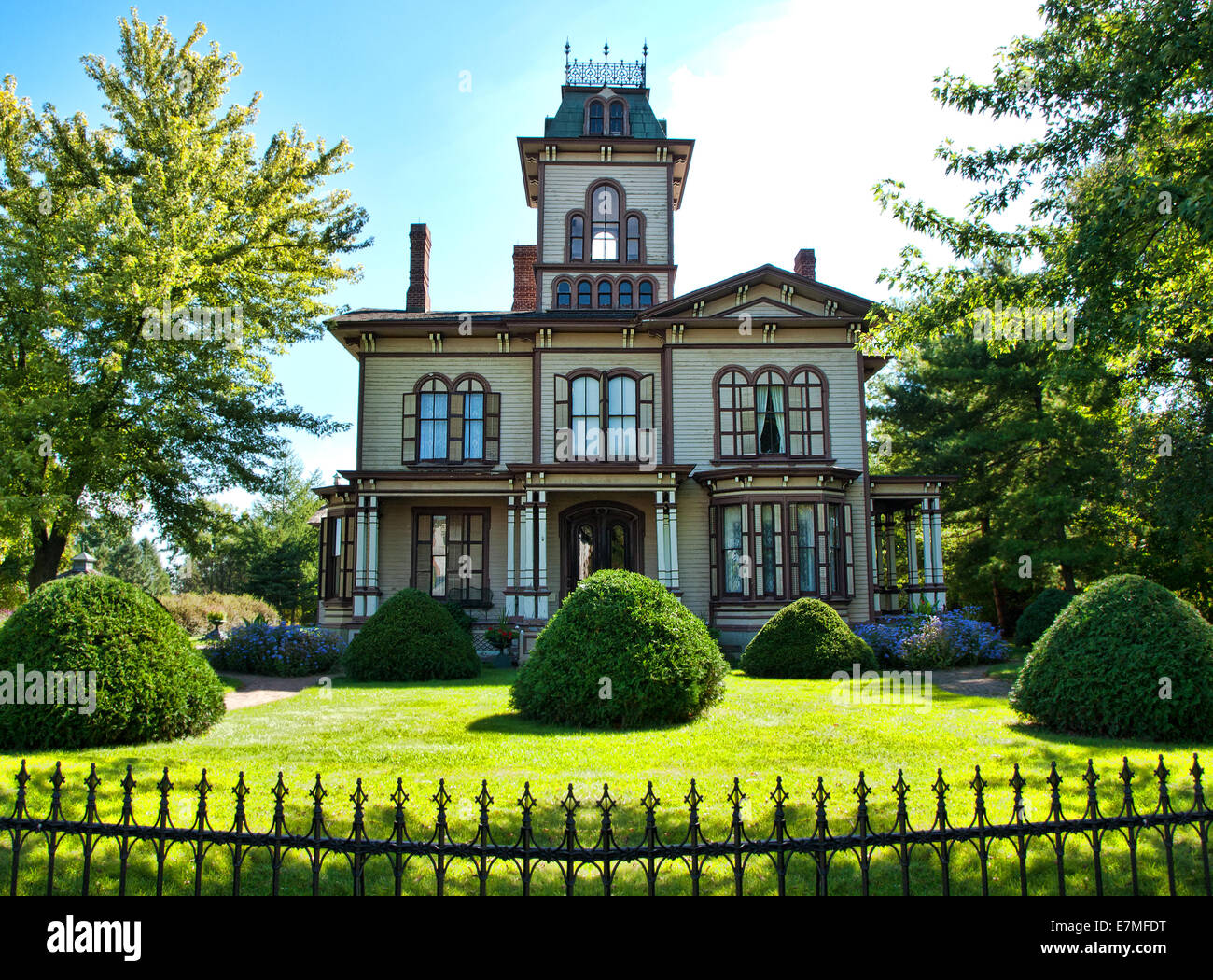 old fashioned quaint village and Victorian mansion Stock Photo Alamy
