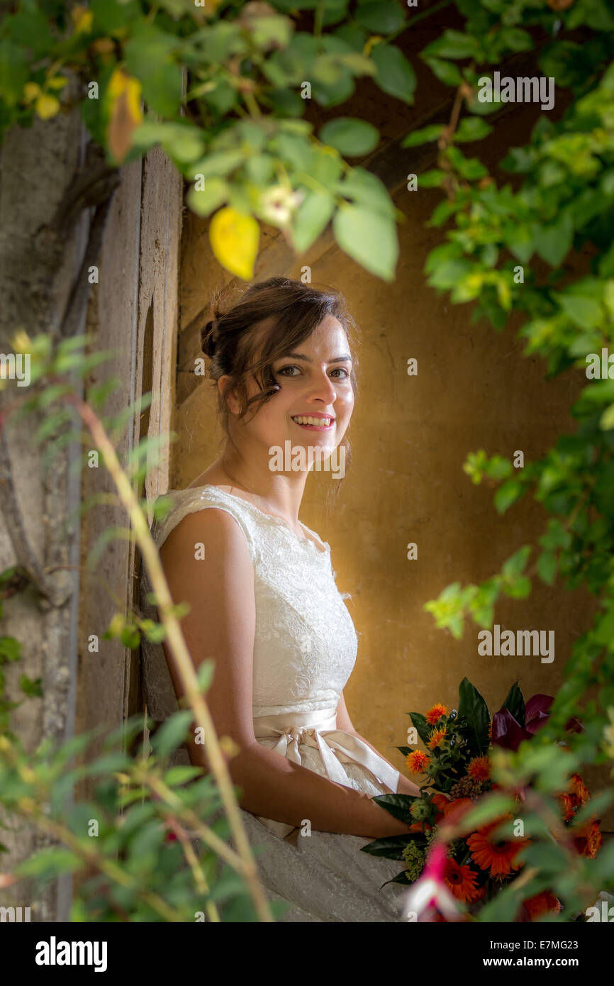 A bride smiling on her wedding day Stock Photo - Alamy
