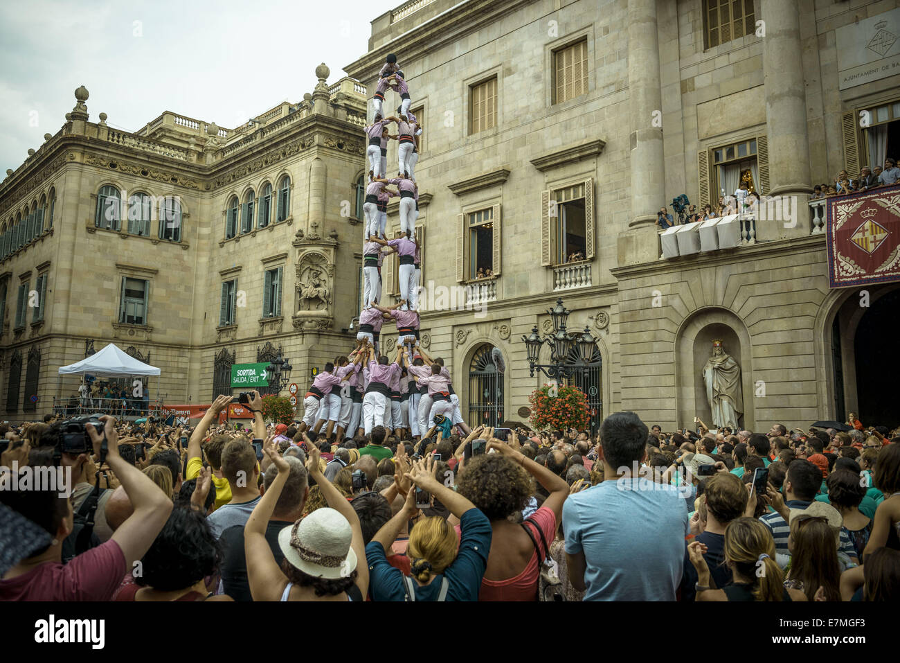 Barcelona, Spain. 21st Sept 2014. The 'Minyons de Terrassa' build a human tower during the city festival 'La Merce 2014' in front of the town hall of Barcelona. - Thousands of spectators filled Barcelona's St Jaume place in front of the town hall to follow the first day of castellers (Human towers) from Vilafranca, Terrassa and Barcelona, as part of the traditional program of the city festival, La Merce 2014. Credit:  Matthias Oesterle/ZUMA Wire/ZUMAPRESS.com/Alamy Live News Stock Photo
