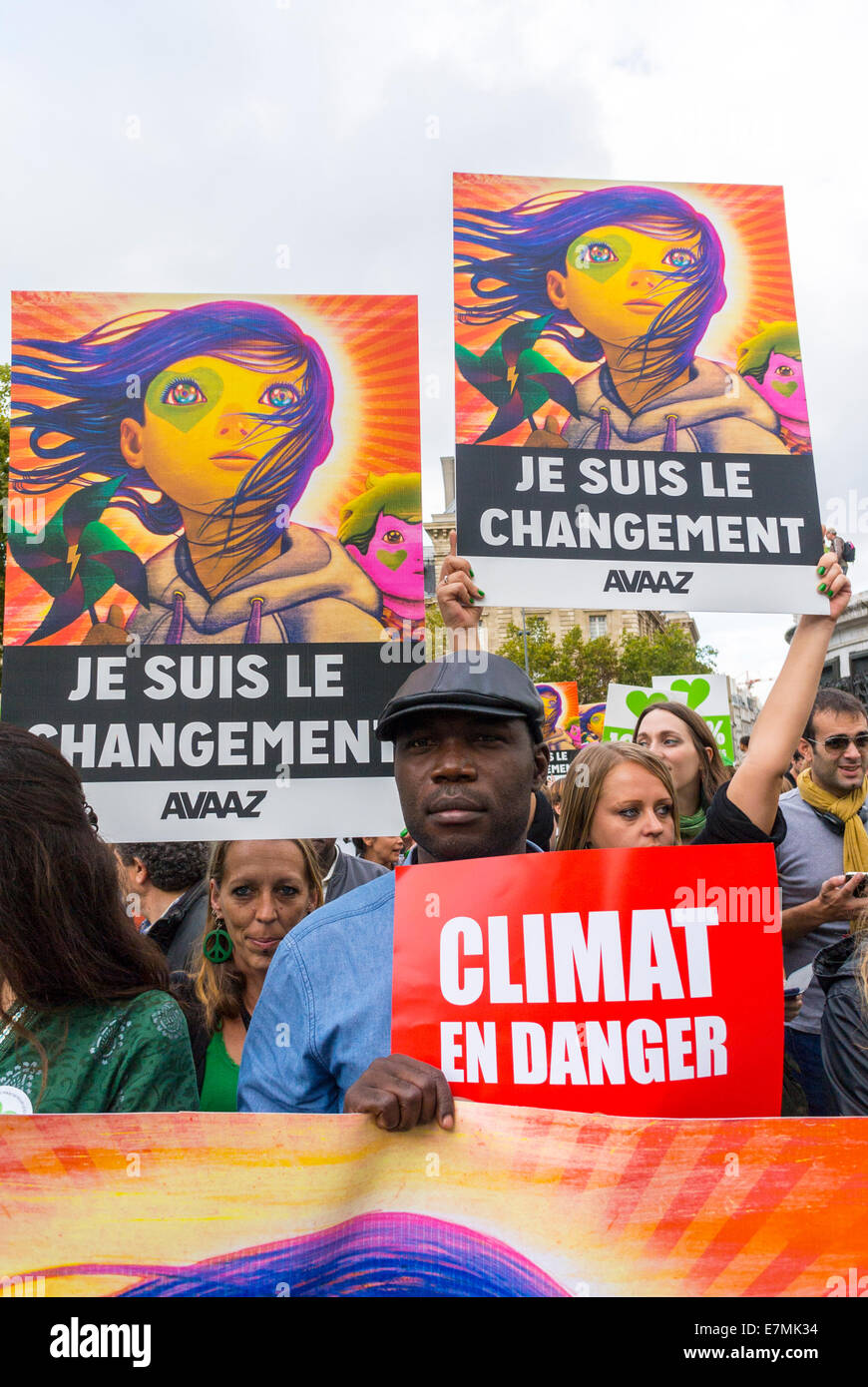 Paris, France, Protesters holding French climate protest sign, poster at Public Demonstration, International UN Climate Change Rally (Avaaz) 'I am the Change' integrated global problem Stock Photo