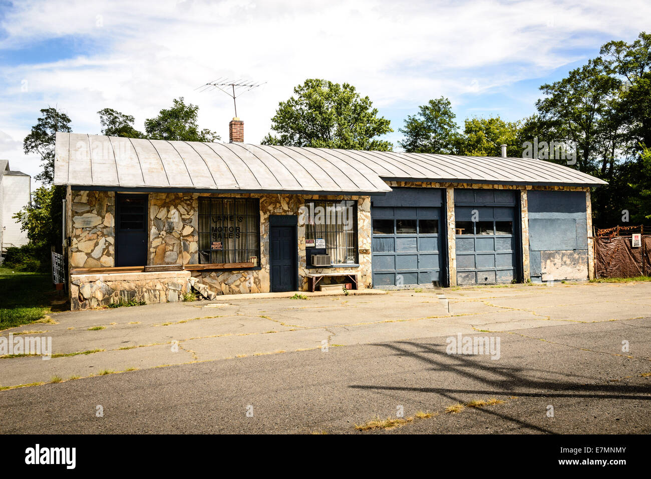 Garage sale board hires stock photography and images Alamy