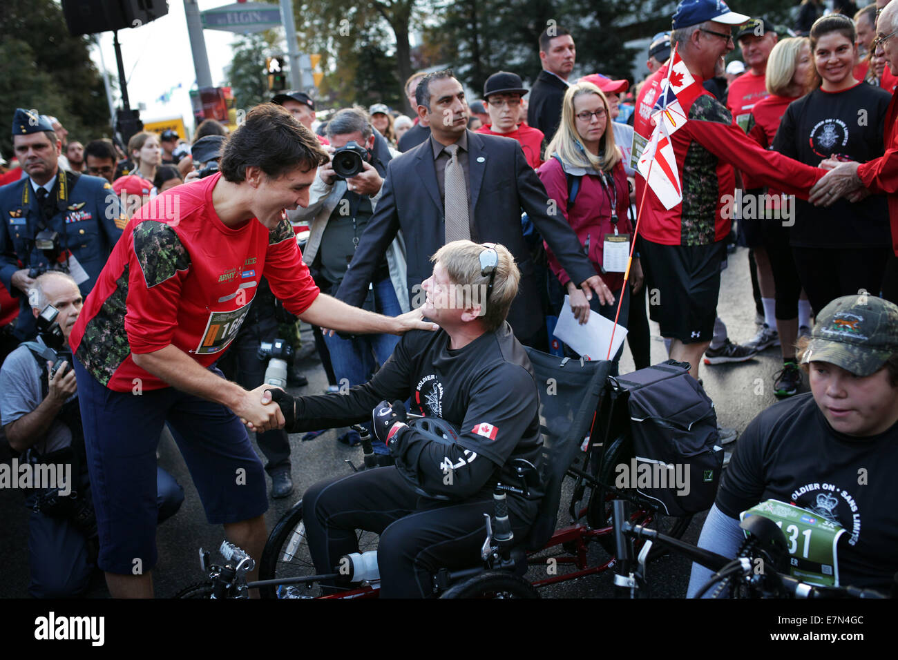 Ottawa, Canada. 21st Sep, 2014. Leader of the Liberal Party of Canada Justin Trudeau (L Front) encourages Greg Jamesn at the 2014 Canada Army Run in Ottawa, Canada, on Sept. 21, 2014. Injured soldiers and disabled athletes were among 25,000 runners at the annual event that helps raise money for military families. Credit:  Cole Burston/Xinhua/Alamy Live News Stock Photo