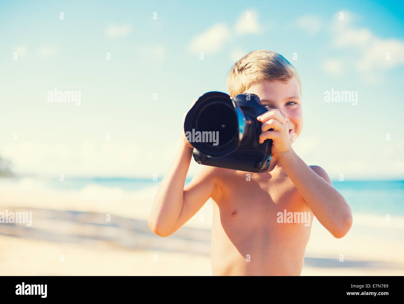 Child dslr hi-res stock photography and images - Alamy