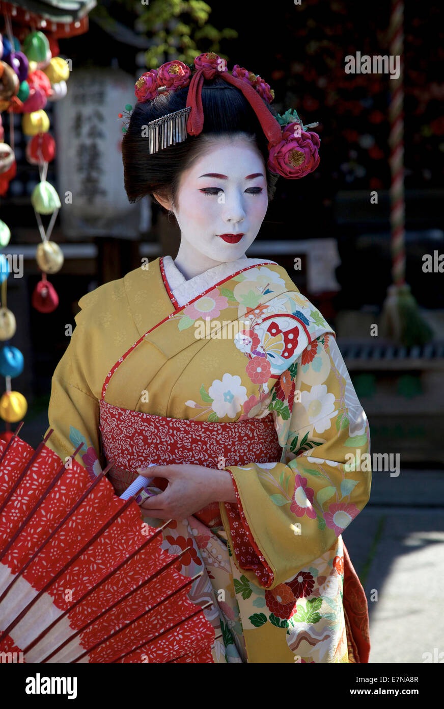 Portrait of a Japanese woman, geisha posing for a picture, Gion area, Kyoto, Japan, Asia. Traditional geishas make-up and dress Stock Photo