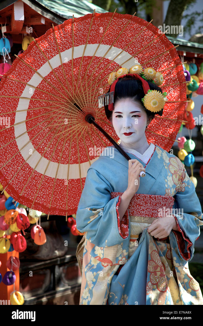 Portrait of a Japanese woman, geisha posing for a picture, Gion area, Kyoto, Japan, Asia. Traditional geishas make-up and dress Stock Photo