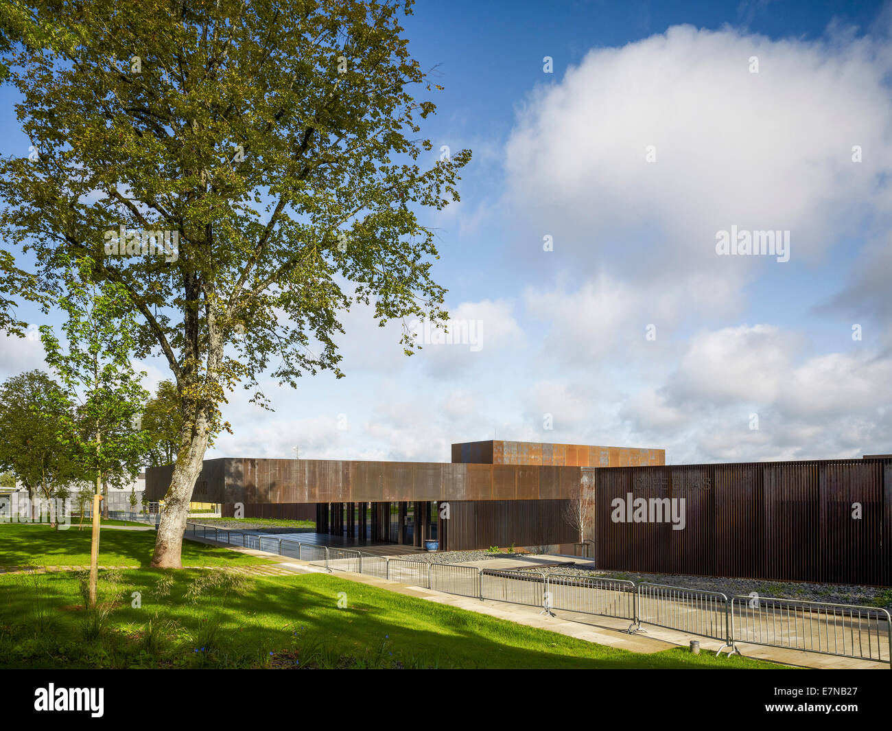 Museum Soulages, Rodez, France. Architect: RCR Arquitectes, 2014. View to cantilevered entrance canopy. Stock Photo