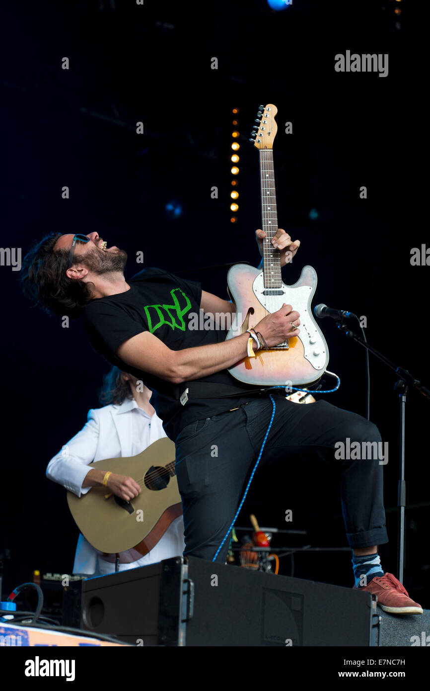 Mike Lindsay of Tunng performs during the Green Man festival at Glanusk Park, Brecon. Stock Photo