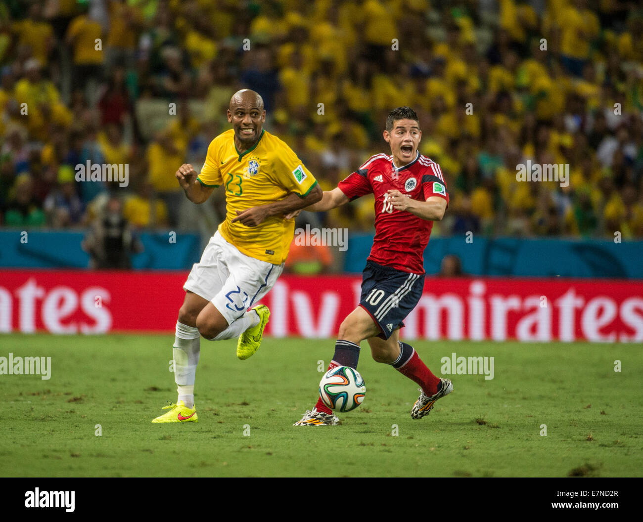 Maicon and James Rodriguez. Brazil v Colombia, quarter-final. FIFA World Cup Brazil 2014. Castelao stadium, Fortaleza. 4 July 20 Stock Photo