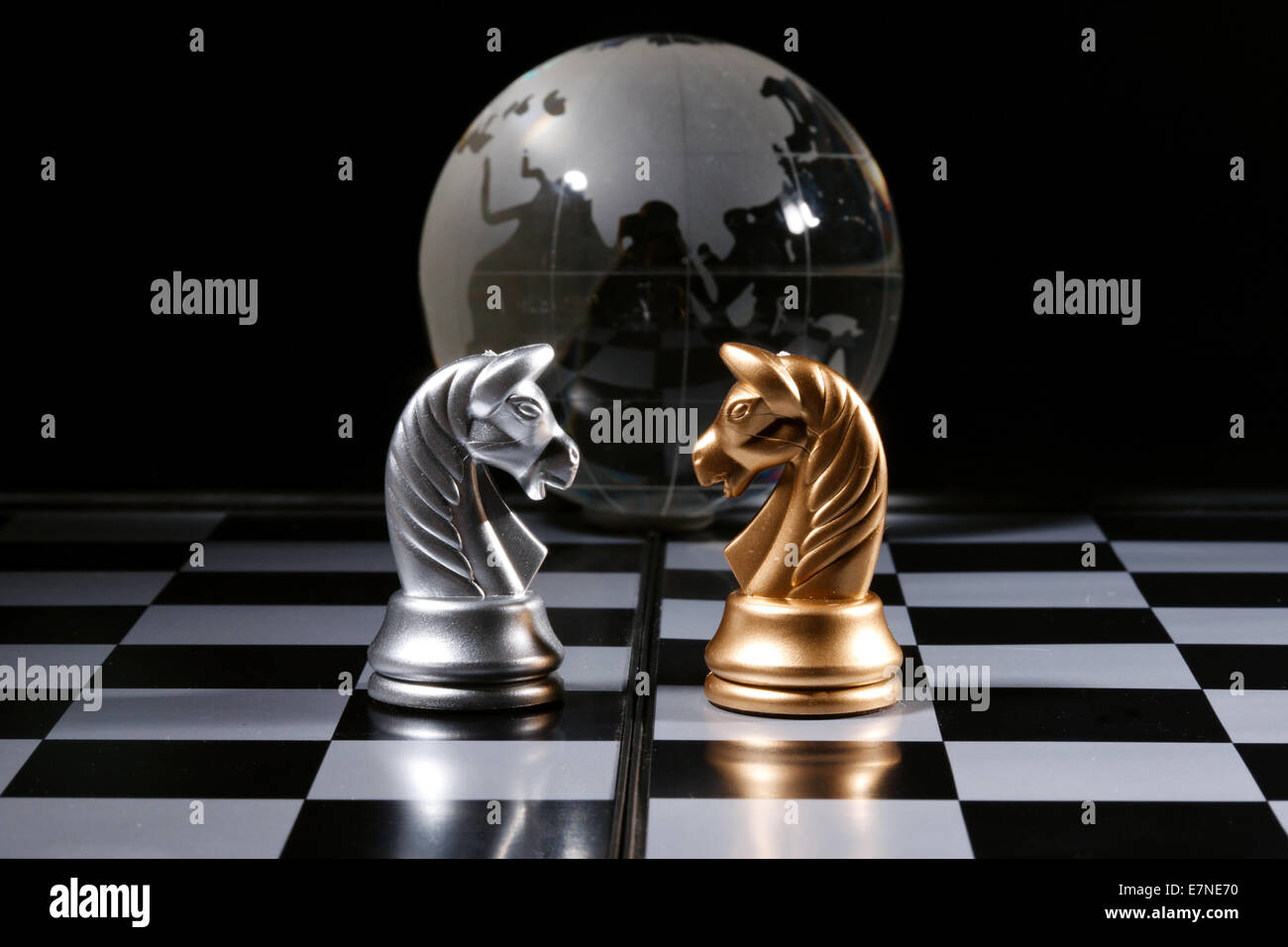 Globe chess board hi-res stock photography and images - Alamy