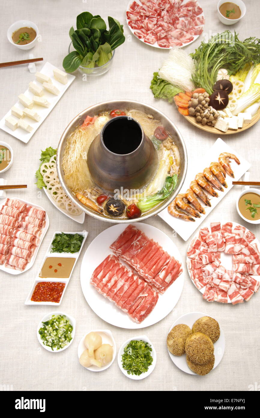Copper chafing dish hi-res stock photography and images - Alamy