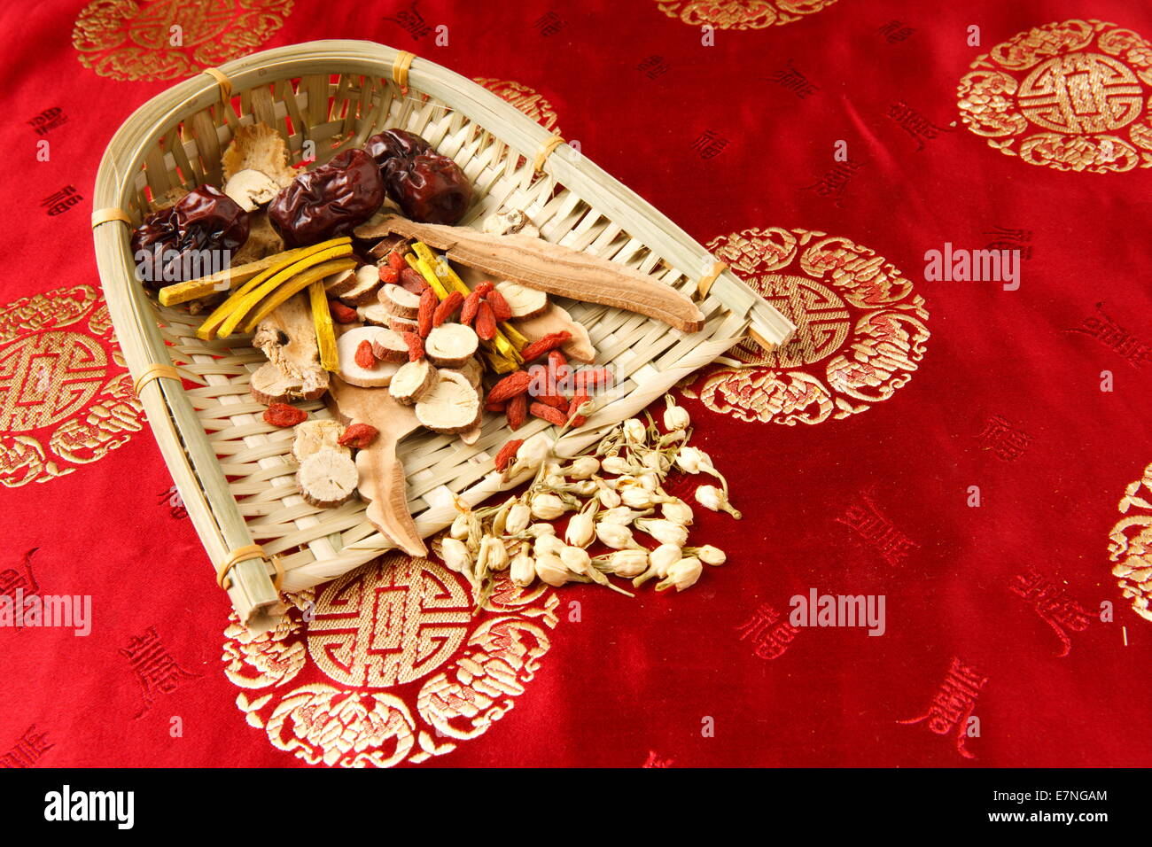 Chinese herbal medicine Stock Photo Alamy