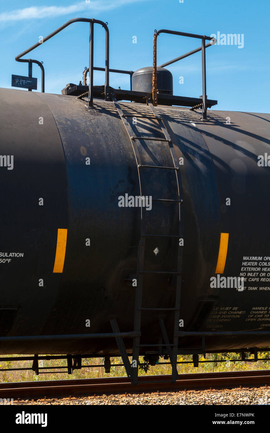 Oil tanker railroad cars hires stock photography and images Alamy
