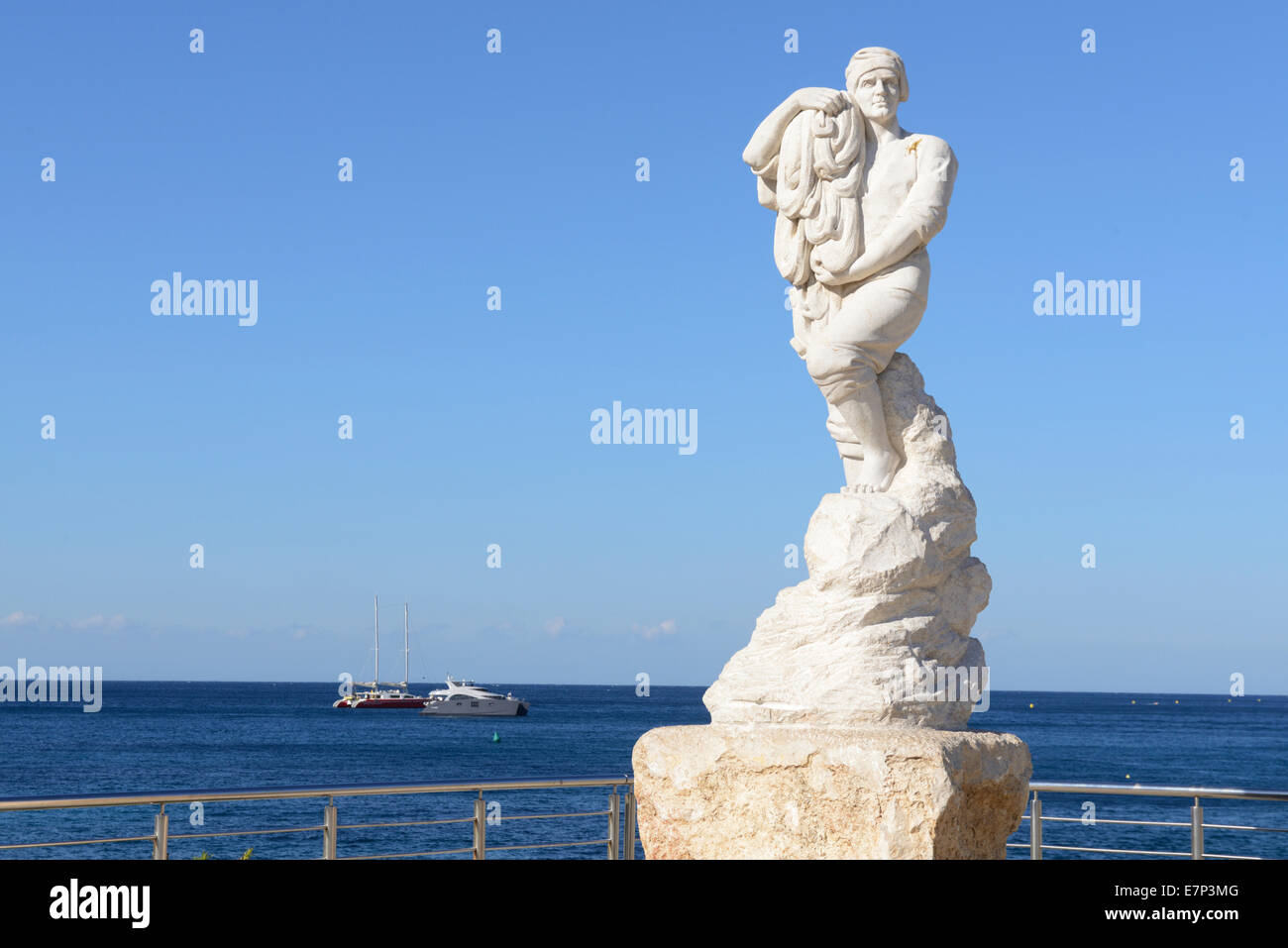 Europe, France, Provence-Alpes-Côte d'Azur, Provence, Cassis, Mediterranean, sea, shore, statue Stock Photo
