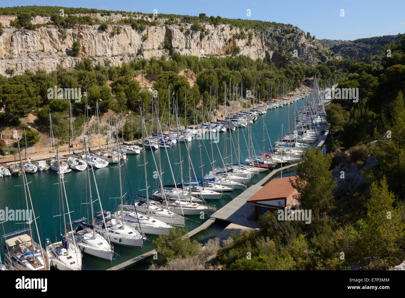 Europe, France, Provence-Alpes-Côte d'Azur, Provence, Cassis, calanque, boats, harbour, marina, coast, coastal, Mediterranean, i Stock Photo