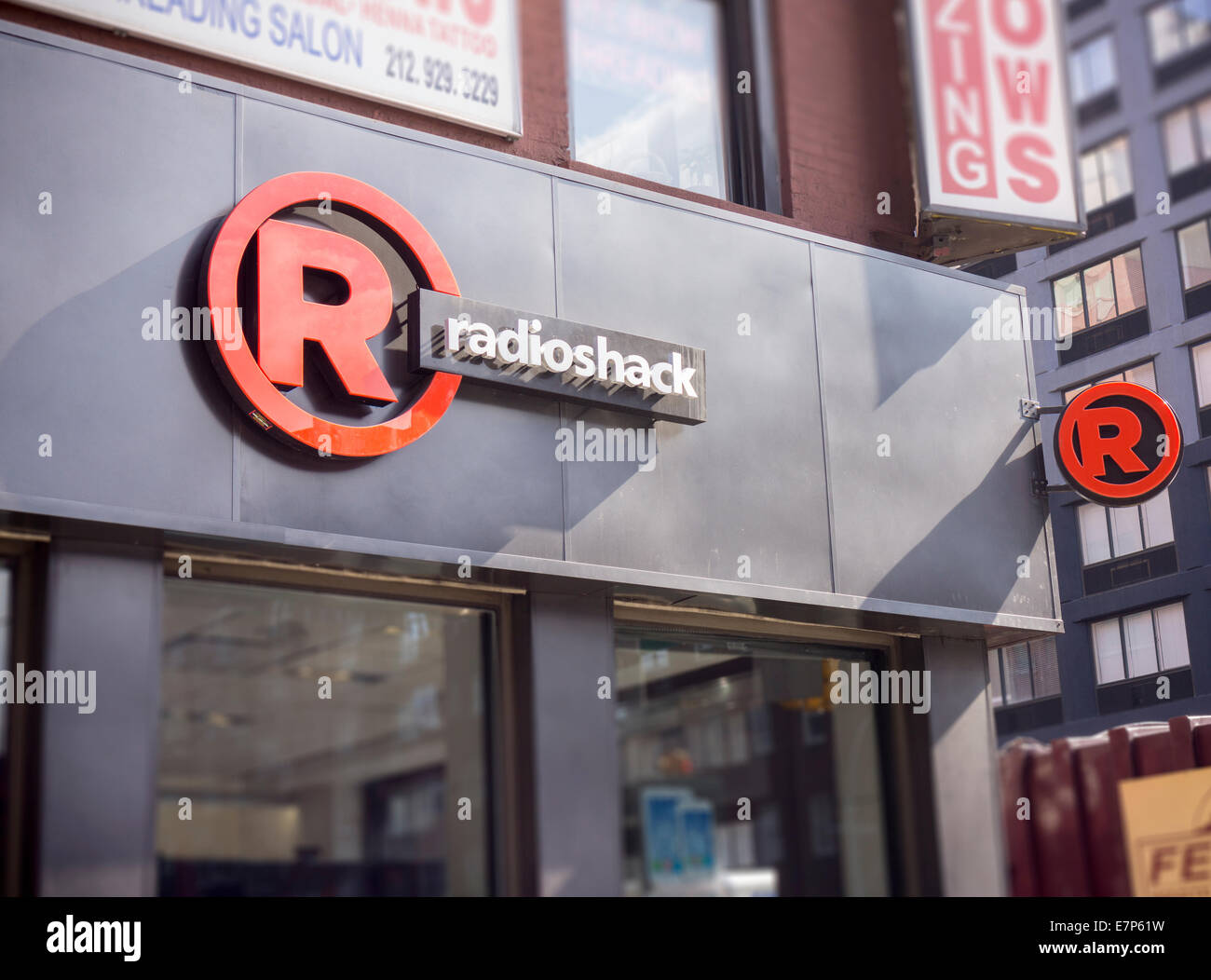Radioshack hires stock photography and images Alamy