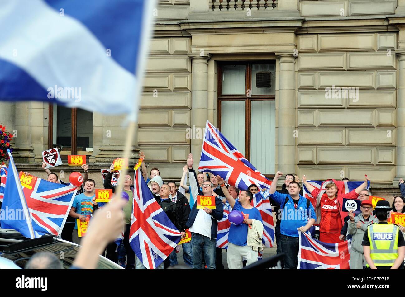 Crowds gather in George Square for pro-independence rally prior to referendum. Counter-protest by unionists/loyalists Stock Photo