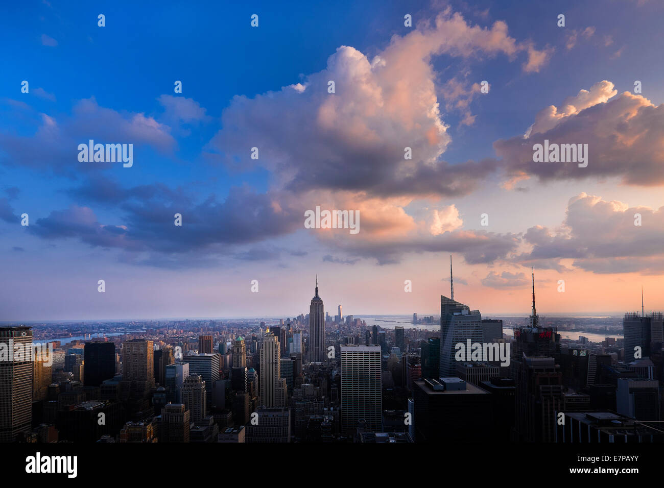 New york skyline dusk clouds hi-res stock photography and images - Alamy