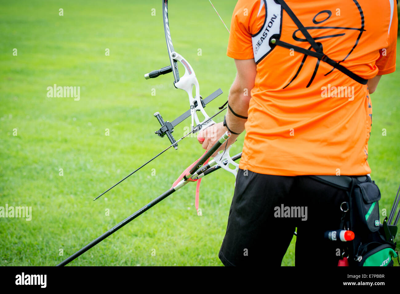 Longbow archer hi-res stock photography and images - Alamy