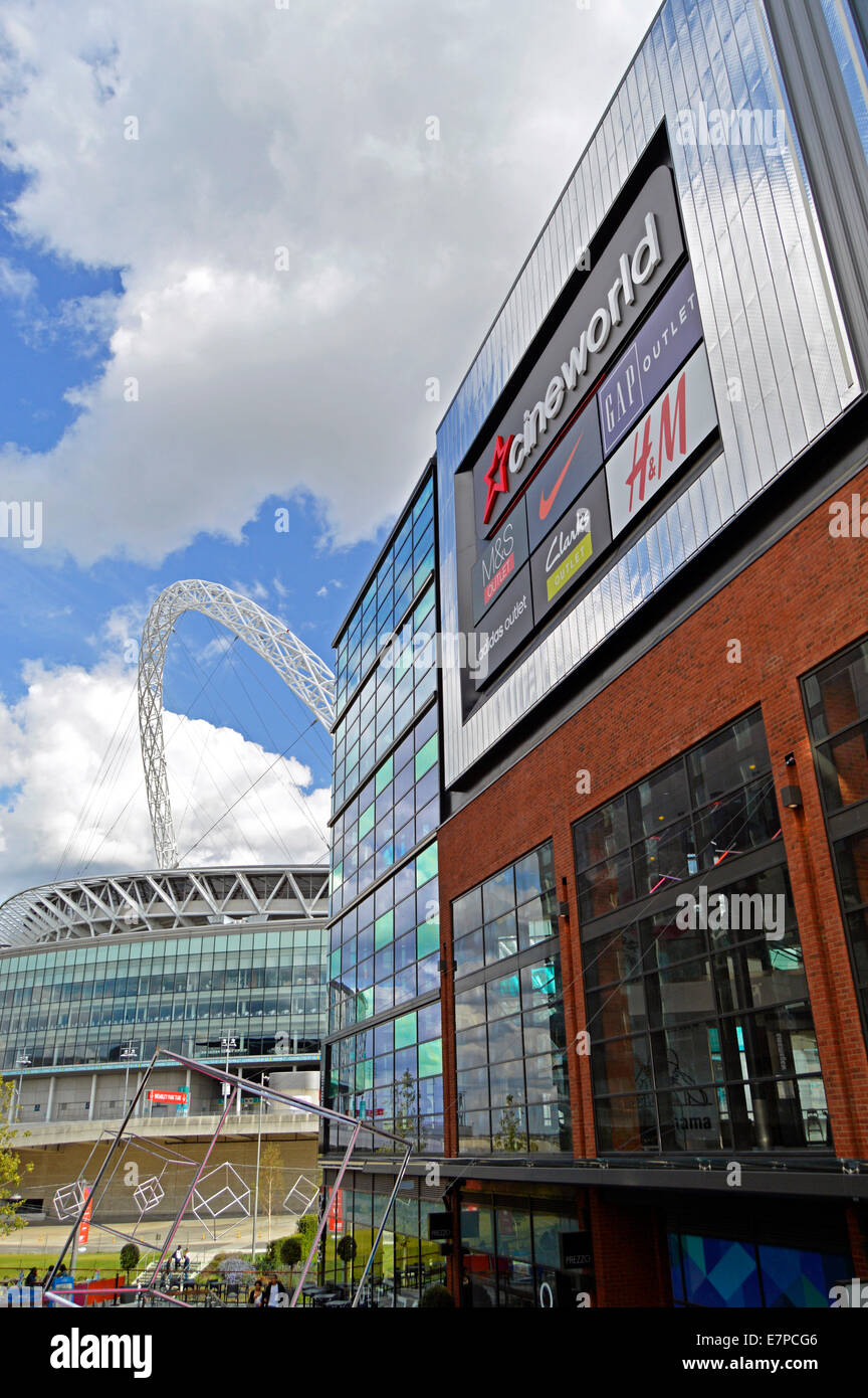 Designer outlet hi-res stock photography and images - Page 17 - Alamy