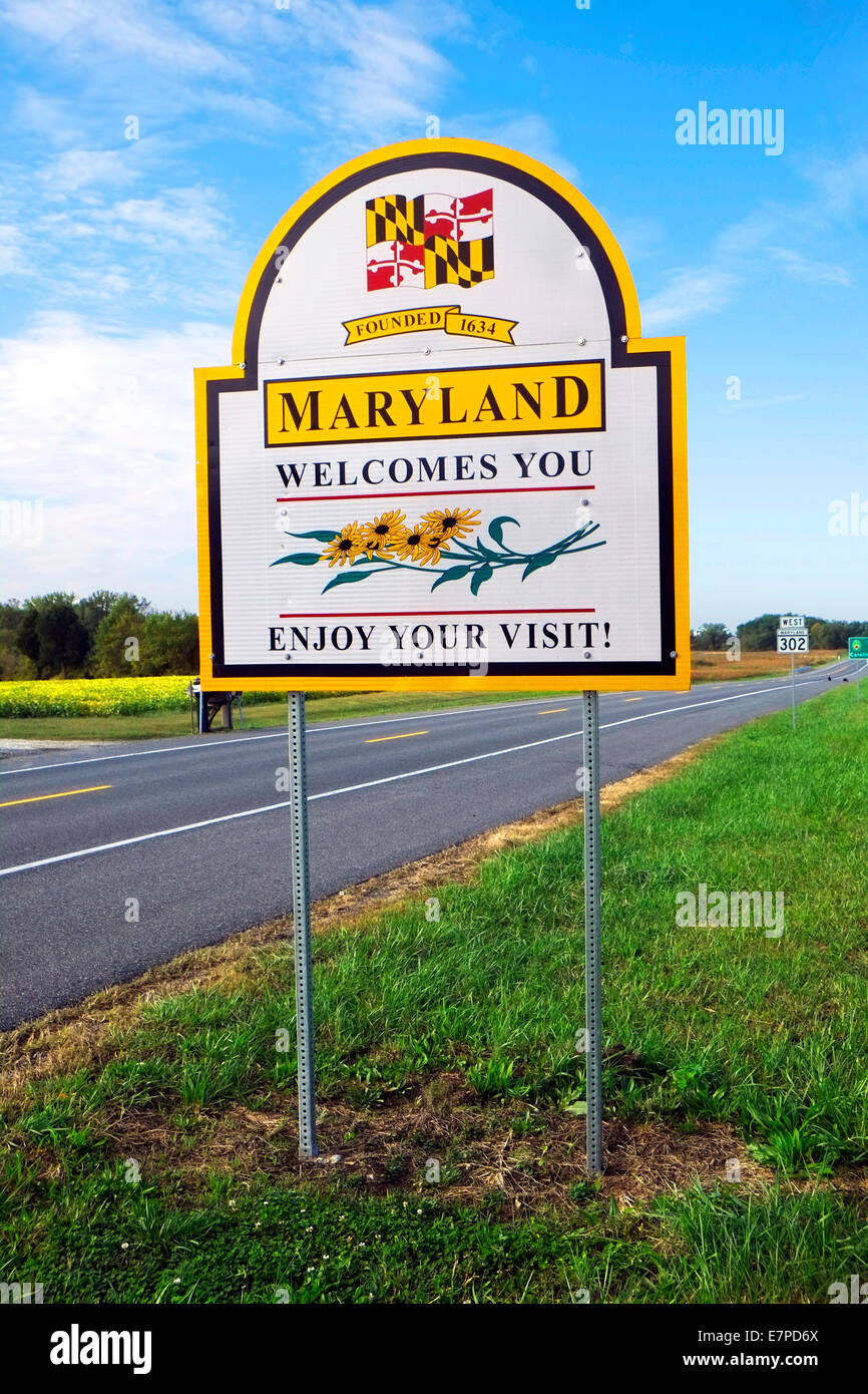 to Maryland road sign entering the state Stock Photo Alamy