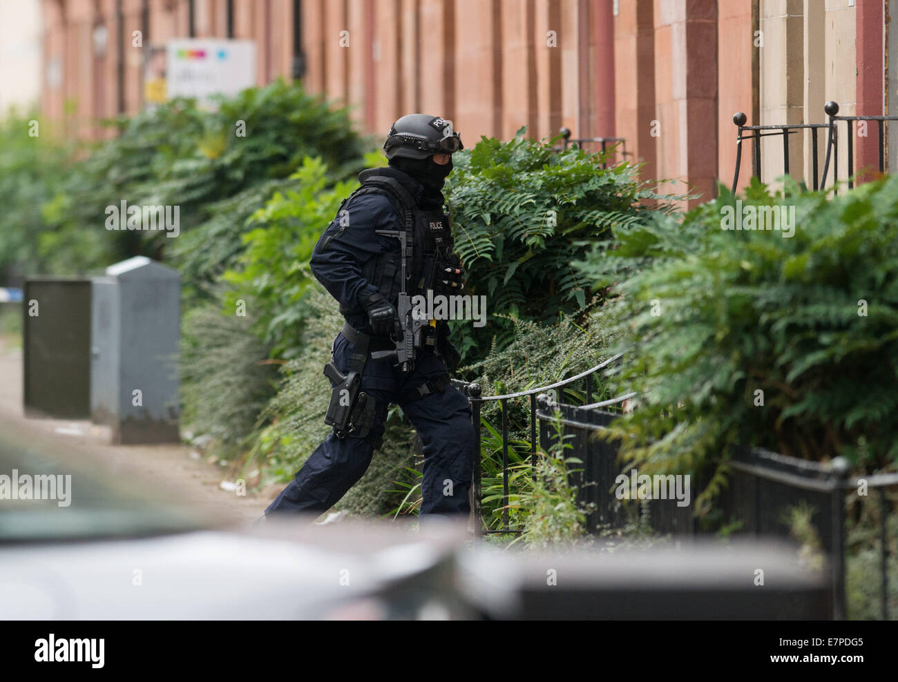 Glasgow, UK. 22nd Sep, 2014. Specialist Firearms officers from the Tactical Firearms Unit attend a siege in Boyd Street in Govanhill, Glasgow, in relation to a former prisoner Jonathan Kelly, 33, from the Drumchapel area of the city who went missing after breaching his bail conditions. September 22, 2014 Credit:  Sam Kovak/Alamy Live News Stock Photo