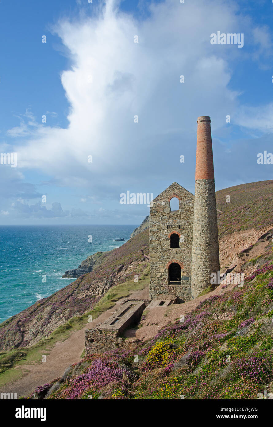 Towanroath Pumping Engine House at Wheal Coates between St Agnes and Porthtowan in North Cornwall. Stock Photo