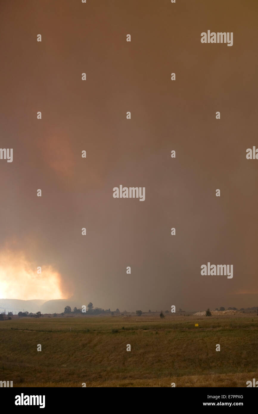 Smoke from a bushfire burning in the blue mountains in Australia Stock ...